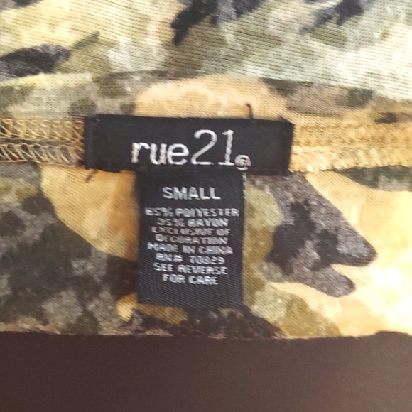 Rue21 Camo Stud Embellished Cross Screen Short Sleeve Tee S - Picture 6 of 6